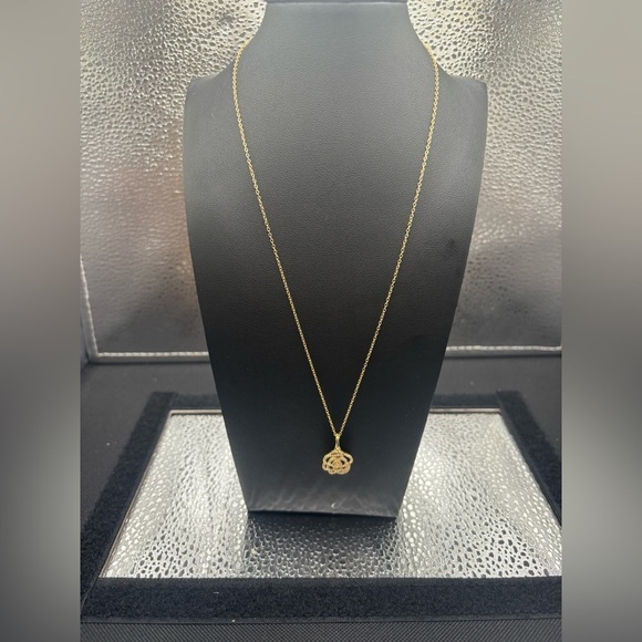 Jewelry - Elegant Sterling Silver Gold Pendant Flower Necklace